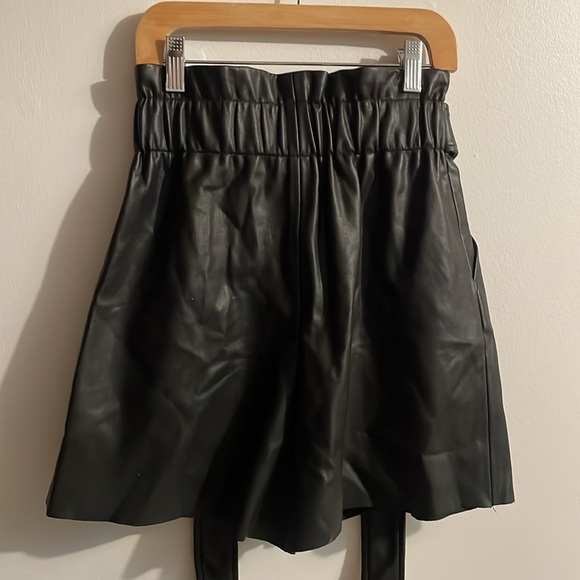 High waisted faux leather zara shorts - Picture 3 of 4